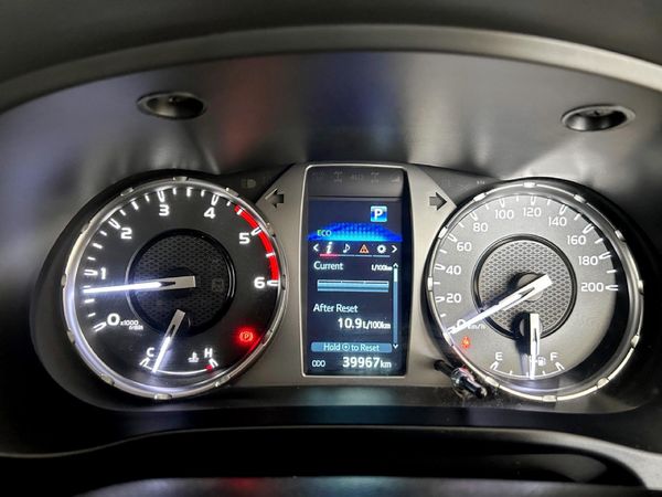 2025-Toyota-Hilux-24-GD-6-Raider-4x4-Auto-Double-Cab image:8