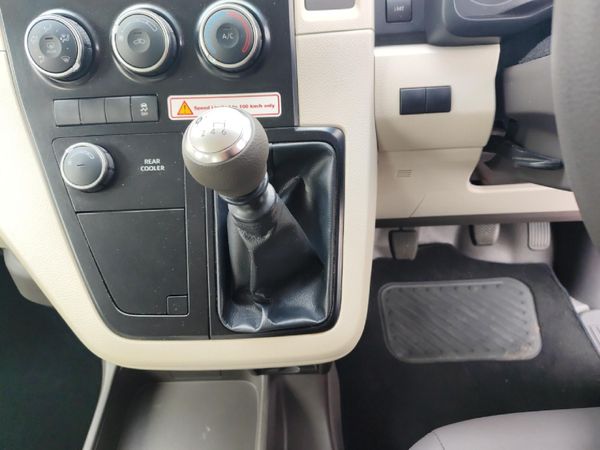 2024-Toyota-Quantum-28-GL-11-seat image:12