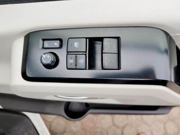 2024-Toyota-Quantum-28-GL-11-seat image:24