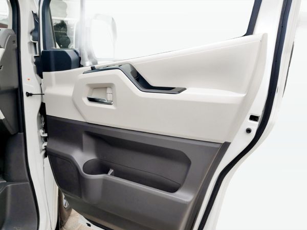 2024-Toyota-Quantum-28-GL-11-seat image:25