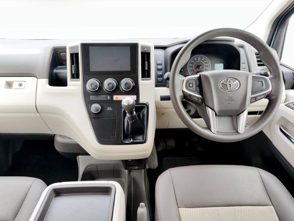 2024-Toyota-Quantum-28-GL-11-seat image:5