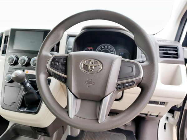 2024-Toyota-Quantum-28-GL-11-seat image:7