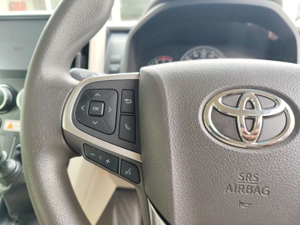 2024-Toyota-Quantum-28-GL-11-seat image:8