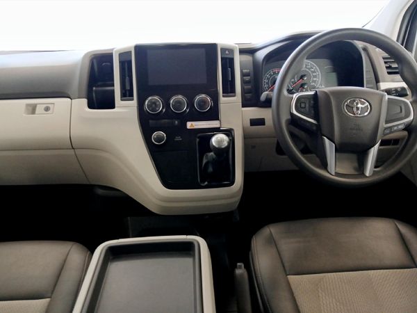 2024-Toyota-Quantum-28-GL-11-seat image:5