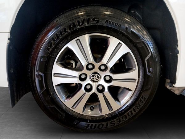 2024-Toyota-Quantum-28-GL-11-seat image:7