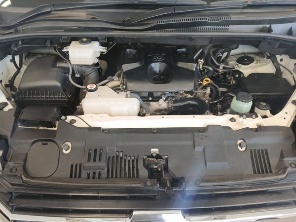 2024-Toyota-Quantum-28-GL-11-seat image:8