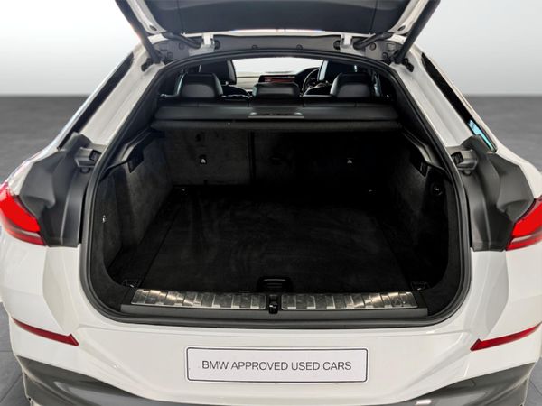 2022-BMW-X6-M50d image:9