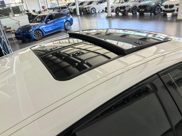 2022-BMW-X6-M50d image:10