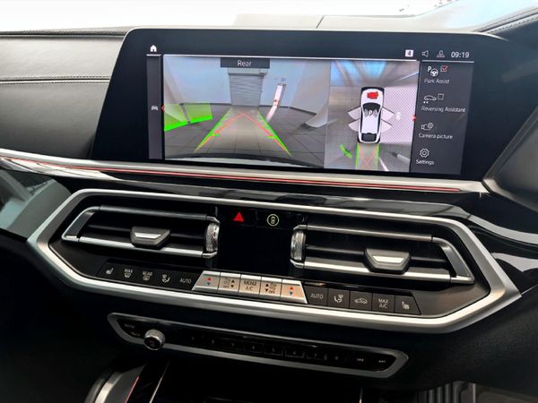 2022-BMW-X6-M50d image:14