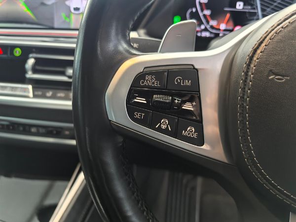 2022-BMW-X6-M50d image:17