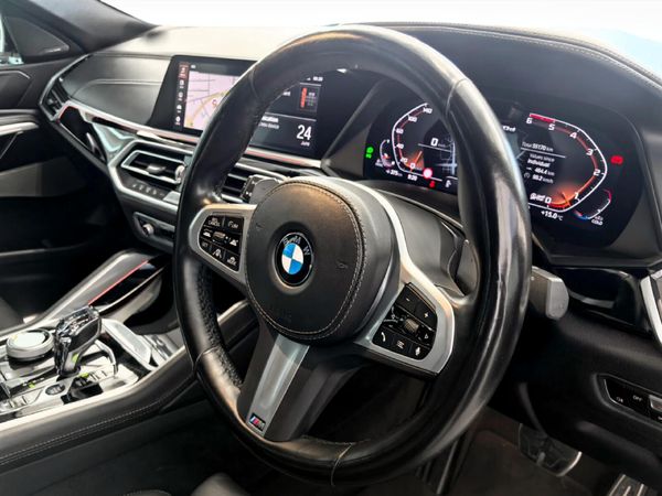 2022-BMW-X6-M50d image:19