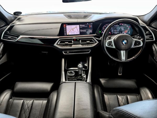 2022-BMW-X6-M50d image:20