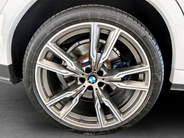 2022-BMW-X6-M50d image:7
