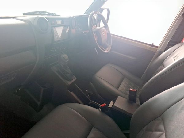 2025-Toyota-Land-Cruiser-79-28-GD-6-Auto-Double-Cab image:6
