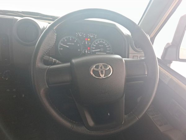 2025-Toyota-Land-Cruiser-79-28-GD-6-Auto-Double-Cab image:7