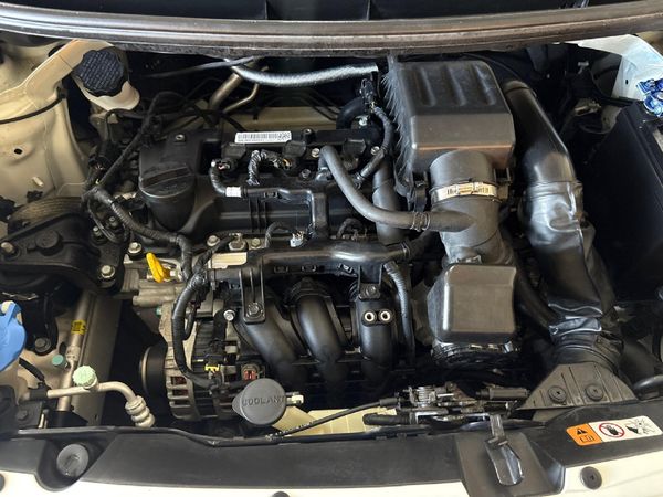 2015-Kia-Picanto-10-LX image:18