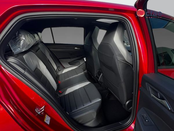 2026-Volkswagen-Golf-14-TSI-R-Line-Auto-110kw image:15