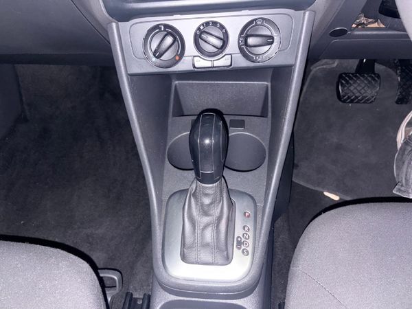 2022-Volkswagen-Polo-Vivo-16-Comfortline-Auto-5-dr image:13