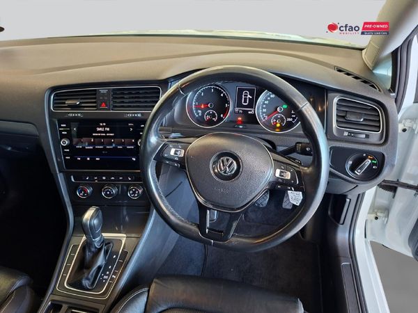 2018-Volkswagen-Golf-VII-20-TDI-Comfortline-Auto image:17