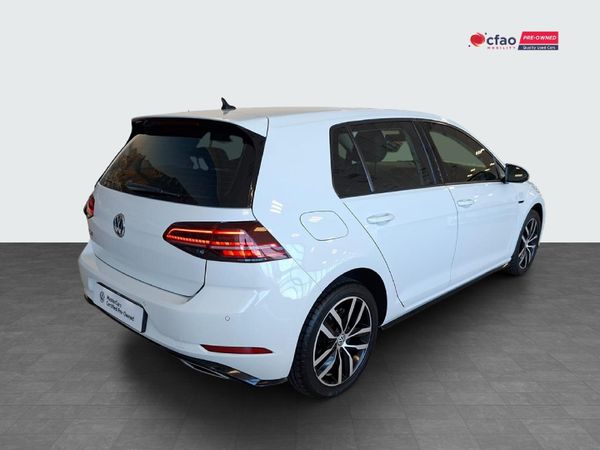 2018-Volkswagen-Golf-VII-20-TDI-Comfortline-Auto image:1