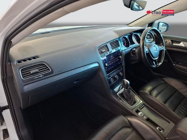 2018-Volkswagen-Golf-VII-20-TDI-Comfortline-Auto image:21
