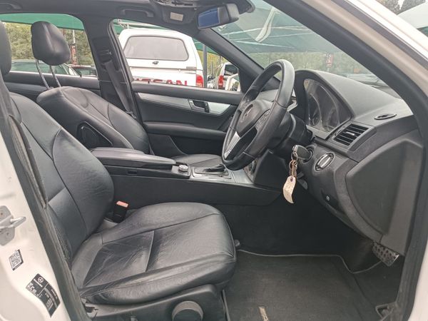 2010-Mercedes-Benz-C-Class-C-350-CDI-Avantgarde-Auto image:9