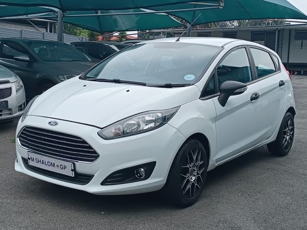 2016-Ford-Fiesta-10-EcoBoost-Ambiente-Auto-5-dr image:1
