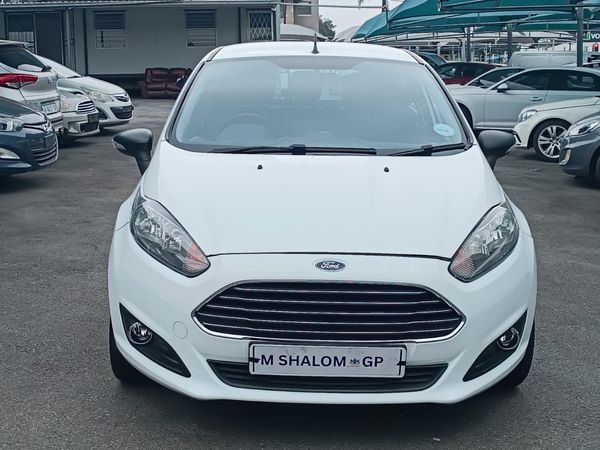 2016-Ford-Fiesta-10-EcoBoost-Ambiente-Auto-5-dr image:4
