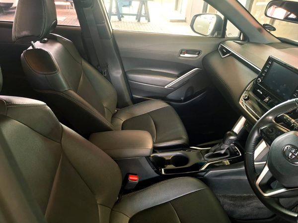 2021-Toyota-Corolla-Cross-18-XS-Hybrid image:9