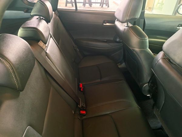 2021-Toyota-Corolla-Cross-18-XS-Hybrid image:10