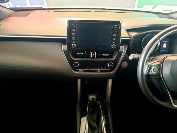 2021-Toyota-Corolla-Cross-18-XS-Hybrid image:11