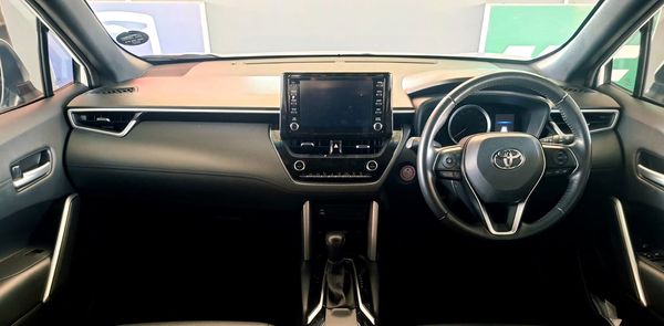 2021-Toyota-Corolla-Cross-18-XS-Hybrid image:12