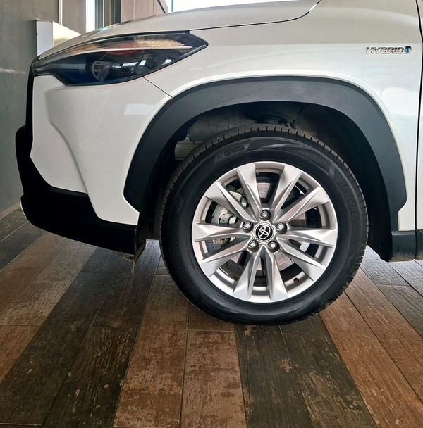 2021-Toyota-Corolla-Cross-18-XS-Hybrid image:8