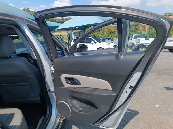 2012-Chevrolet-Cruze-16-L image:9