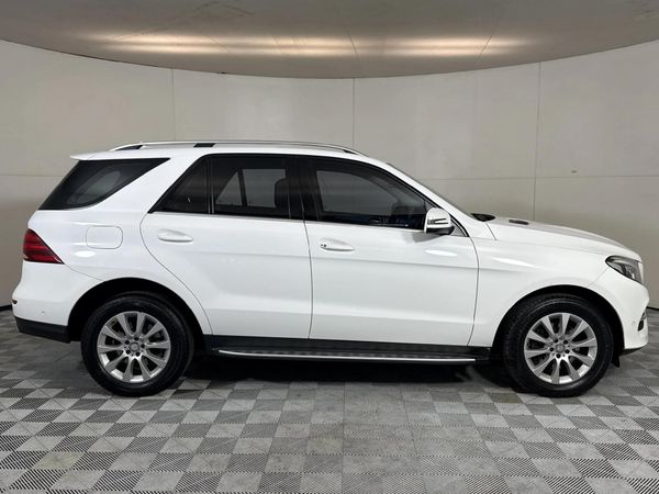 2017-Mercedes-Benz-GLE-250d-4Matic image:14