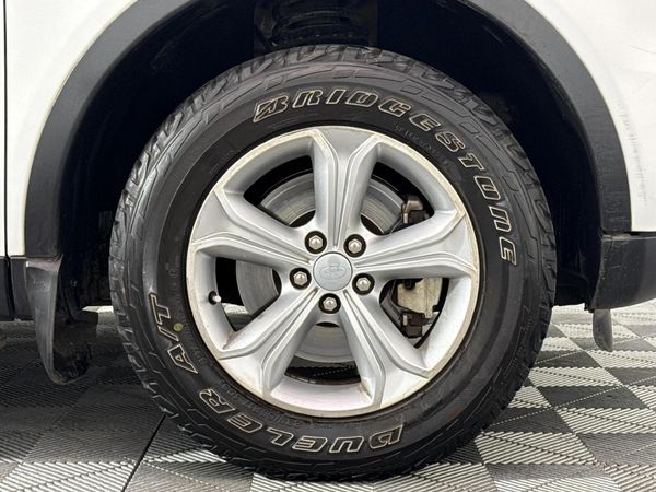 2016-Land-Rover-Discovery-Sport-20-Si4-SE image:5