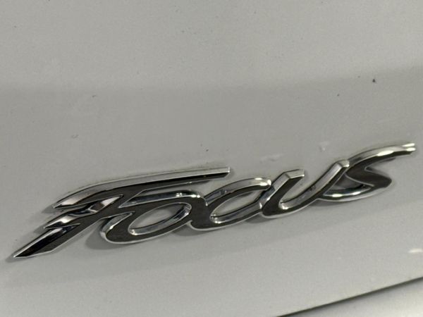 2016-Ford-Focus-10-EcoBoost-Ambiente-5-dr image:10