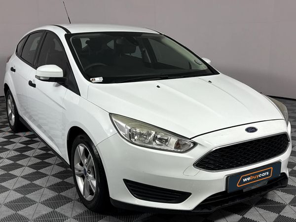 2016-Ford-Focus-10-EcoBoost-Ambiente-5-dr image:15