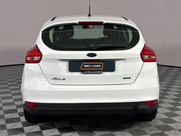 2016-Ford-Focus-10-EcoBoost-Ambiente-5-dr image:17