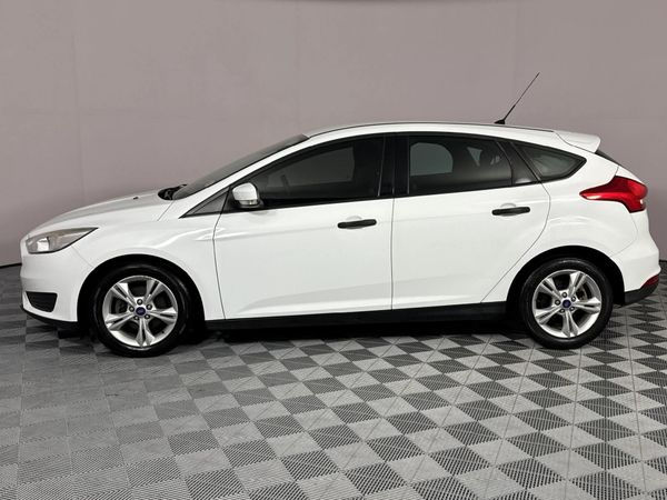 2016-Ford-Focus-10-EcoBoost-Ambiente-5-dr image:18