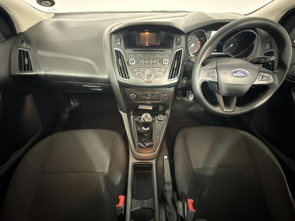 2016-Ford-Focus-10-EcoBoost-Ambiente-5-dr image:1