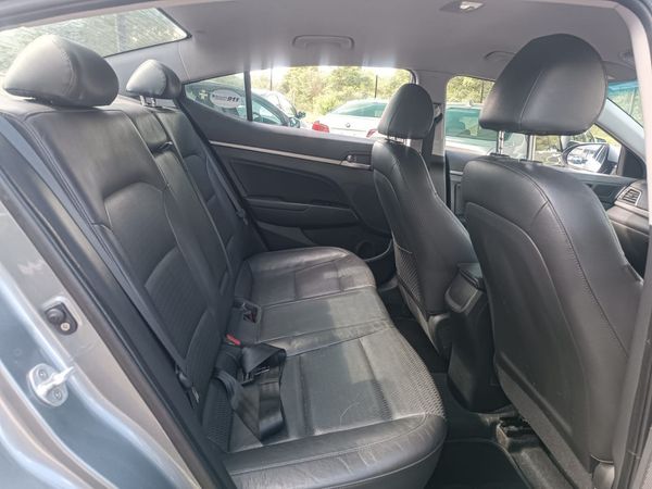 2019-Hyundai-Elantra-16-Executive image:9