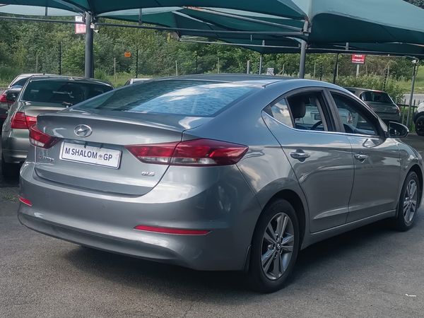 2019-Hyundai-Elantra-16-Executive image:3