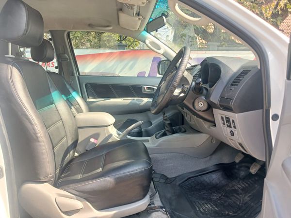 2012-Toyota-Hilux-30-D-4D-Raider-Xtra-Cab image:4