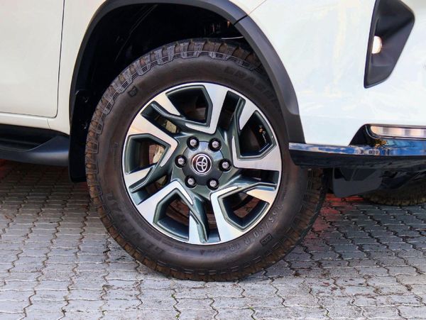 2025-Toyota-Fortuner-28-GD-6-RB-Auto image:6