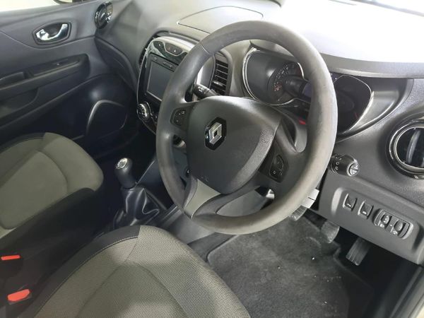 2017-Renault-Captur-900T-Expression-66kW image:12