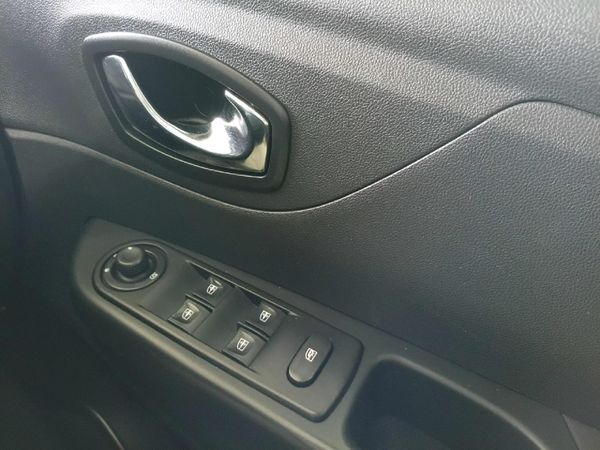 2017-Renault-Captur-900T-Expression-66kW image:15