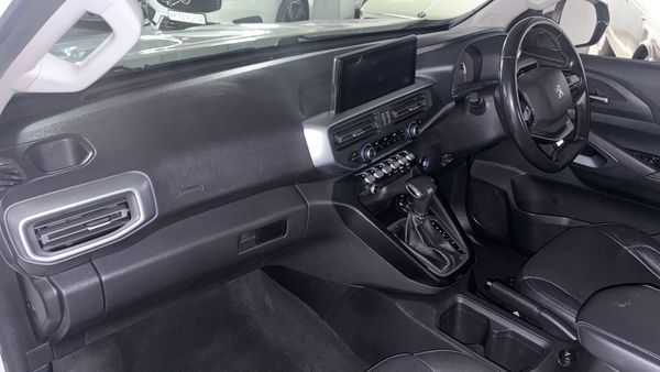 2023-Peugeot-Landtrek-19D-4Action-4x4-Double-Cab-Auto image:19