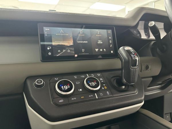 2024-Land-Rover-Defender-110-D250-SE image:9