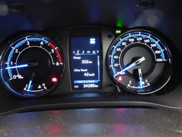 2025-Toyota-Hilux-28-GD-6-Raised-Body-Legend-4x4-Auto-Extended-Cab image:13